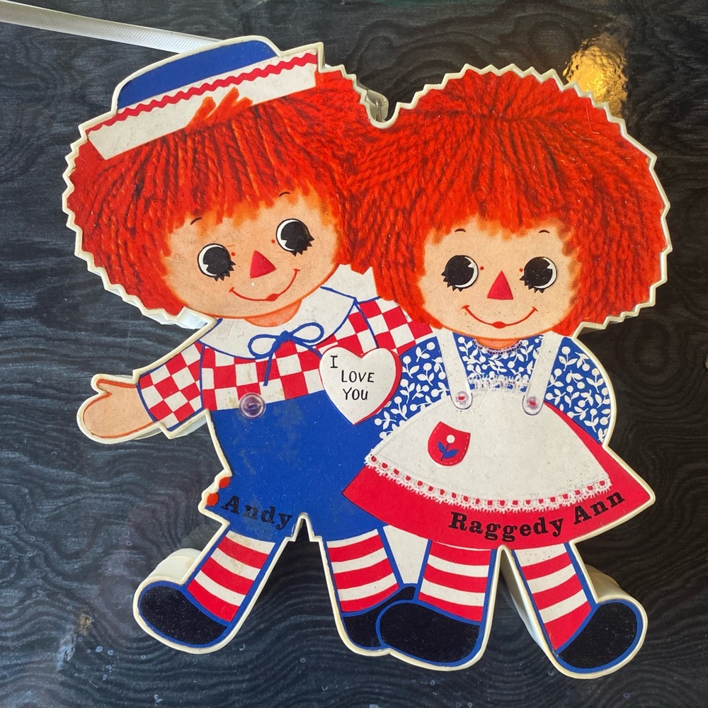 Vintage 1973 Raggedy Ann & Andy Transistor Radio